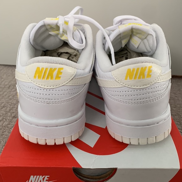 Women’s Nike dunk low white yellow heart size 7 - Picture 4 of 6